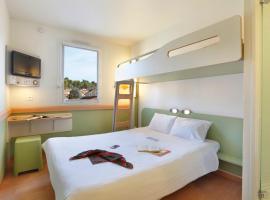 First Inn Hotel, hotel v destinaci Apt