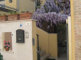 Lo Squero Rooms and Apartments, hotel en Fano