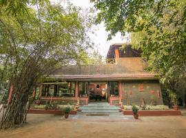 Bandhavgarh Jungle Lodge, chalet di Tāla
