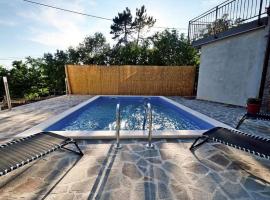 Holiday House Eda with Private Pool, cottage à Buzet