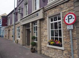 The Seven Horseshoes Hotel, hotel v destinaci Belturbet