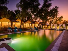 White Woods Resort, Morjim, hotel in Morjim