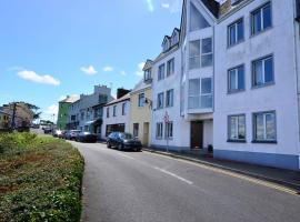 Apartment 235 Roundstone, cheap hotel in Roundstone