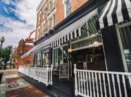 The Continental Hotel, hotel en Centerville