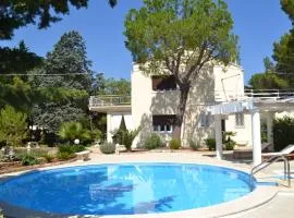 Villa panoramica con piscina