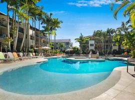 Noosa Beach Apartment on HASTING ST French quarter resort.Noosa Heads, hotel in Noosa Heads