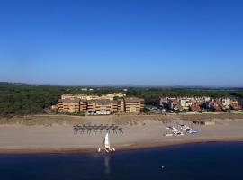 Apartaments Beach & Golf Resort, hotel dekat Golf Platja De Pals, Pals
