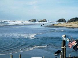 Webb's Scenic Surf, отель в городе Кэннон-Бич