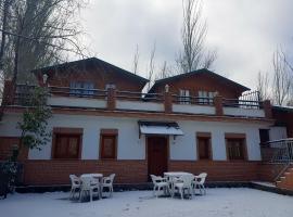 Camping Ruta del Purche, hotel in Monachil