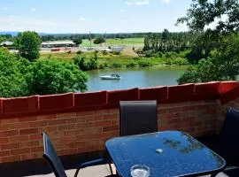 Windsor River View Inn