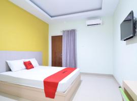 RedDoorz near Museum Keraton Surakarta, hotel in Solo