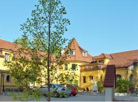 Pension Himmelreich, отель с парковкой в городе Ternitz