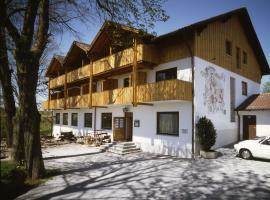 Berggasthof Hinhart, hotel v destinaci Regen