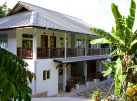 Cote Jardin - Chalets Cote Mer, hotel in Baie Sainte Anne