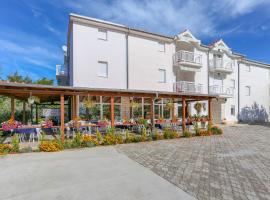 Apartments Lola, hotel v Rogoznici