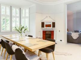 Ramsay Gardens - Grand 4-Bedroom Apartment Next To Castle