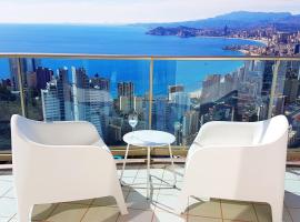 Luxury apartment on the 40th floor with amazing views, hotel near Aqualandia, Benidorm
