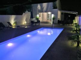 Campoamor Villa & Private Pool, Garden & Roof Terraces Distant Sea Views, hotel u gradu 'Playas de Orihuela'