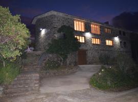 Las Estrébedes Casa Rural, country house in Caminomorisco