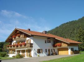 Gästehaus Anneliese, hotel de golf a Wallgau