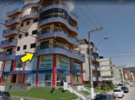 APTO 50M PRAIA NA AVENIDA - 6 PESSOAS, CHURRASQUEIRA, WIFI, SACADA, GARAGEM PARA VEICULOS PEQUENOS! - Residencial Roveda