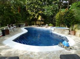 Hotel Villa Romantica, ξενοδοχείο στο Manuel Antonio