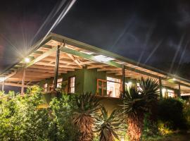 Three Tree Hill Lodge, hotel with parking in Bergville