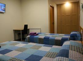 Pensión Calfred II, hotel v destinaci Logroño