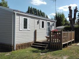 Camping Loisirs Des Groux, glamping site in Mousseaux-sur-Seine