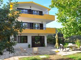 Apartments Villa Annika, hotell i Slatine