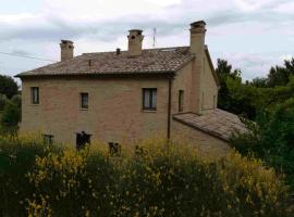 Agriturismo Campo Aperto, pet-friendly hotel in Belvedere Ostrense