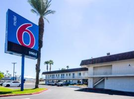 Motel 6-Indio, CA - Palm Springs, hotel v destinaci Indio
