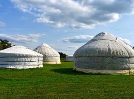 Bakonyi Camping – tani hotel w mieście Alsótündérmajor