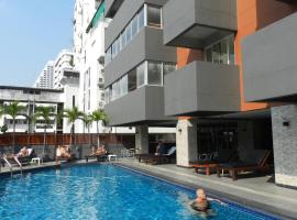 Nanatai Suites – hotel z basenem w mieście Bang Kapi