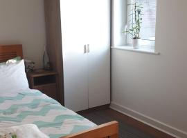 Lavi's house-East Milton Keynes, hotel in Milton Keynes