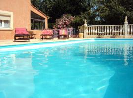 La Douloire, Bed & Breakfast in Pernes-les-Fontaines