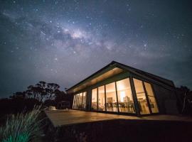 Sawyers Bay Shacks, Hotel in Emita