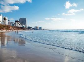 Arena Hotel by the Beach, hotell i Bat Yam