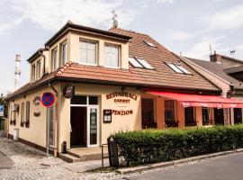 Restaurace A Penzion Garnet, casa de hóspedes em Olomouc