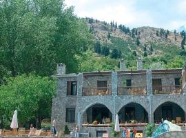Lefteri's & Loukia's Guesthouse in Tzoumerka with Pool