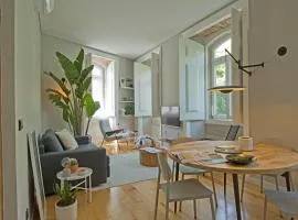 Update Urban Chic Flat in 19th Century Building 2 Bedrooms & 2 Bathrooms & AC Central Alfama District