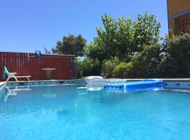 Holiday Apartment with Pool: Tarragona'da bir kiralık tatil yeri