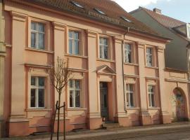 Bed&Breakfast Wagner "im Alten Pfarrhaus", hotel dicht bij: Kulturhaus Stadtgarten, Neuruppin