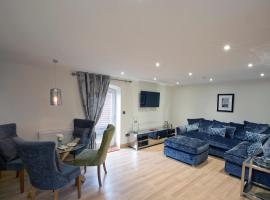 Meadowsweet Cottage, Drift House Holiday Cottages, hotel com piscina em Astbury