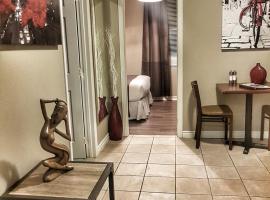 Cozy 1-Bedroom Suite #17 by Amazing Property Rentals, хотел в Гатино