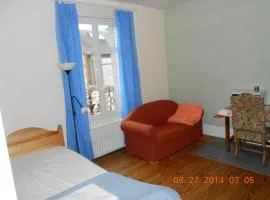 Chambre meublée