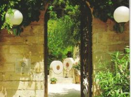 Auberge Du Pont Romain, hotel v destinaci Sommieres