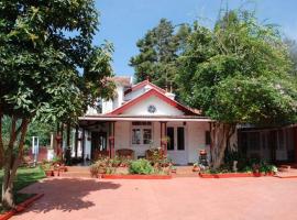 Colonial 4 B/R Home, Great for Families, Coonoor, B&B in Coonoor