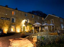 The Punch Bowl Inn, hotel with parking in Feetham