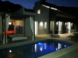 LUXURY VILLA Atlantico Views, hotel with jacuzzis in Candelaria